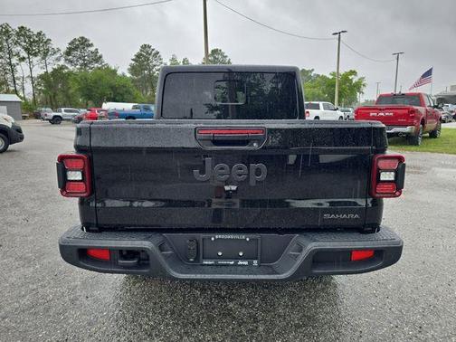 Black Clearcoat 2026 Jeep Gladiator Sport
