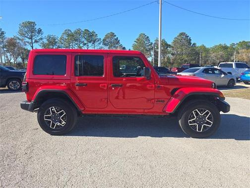 2025 Jeep Wrangler 4-Door Sahara 4x4