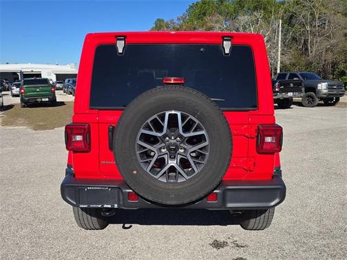 2025 Jeep Wrangler 4-Door Sahara 4x4