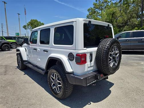 2025 Jeep Wrangler 4-Door Sahara 4x4