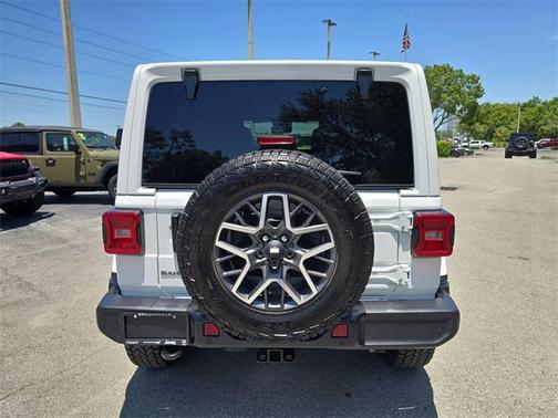 2025 Jeep Wrangler 4-Door Sahara 4x4