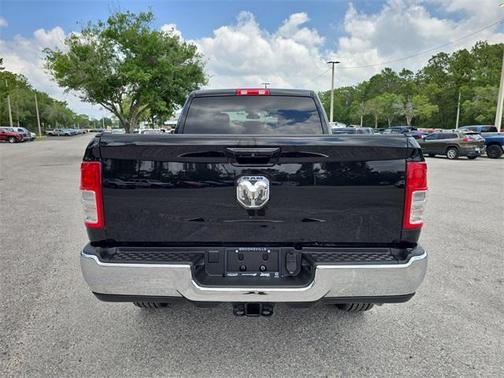 2022 RAM 2500 Big Horn Crew Cab 4x4 6'4' Box