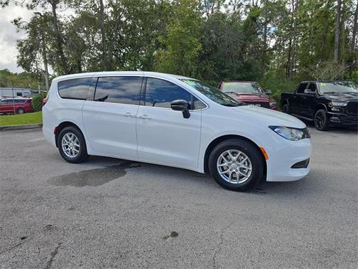 2026 Chrysler Voyager LX