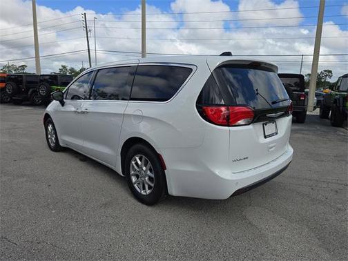 2026 Chrysler Voyager LX