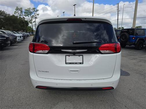 2026 Chrysler Voyager LX