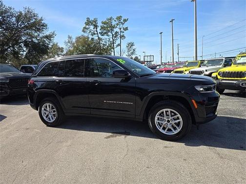 2025 Jeep Grand Cherokee Laredo