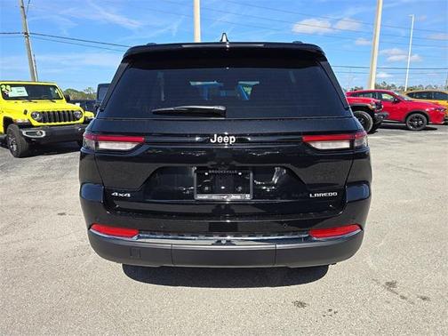 2025 Jeep Grand Cherokee Laredo
