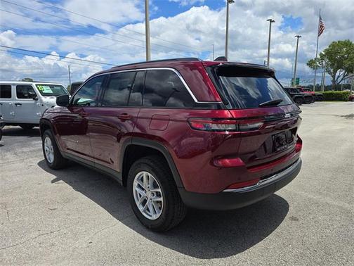 2025 Jeep Grand Cherokee Laredo