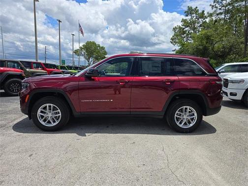 2025 Jeep Grand Cherokee Laredo