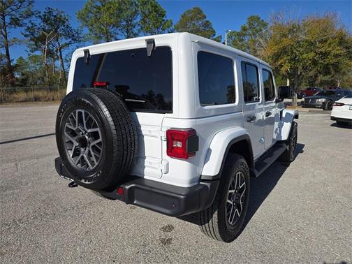 2026 Jeep Wrangler 4-Door Sahara 4x4