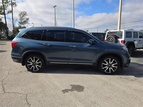 2022 Honda Pilot Touring 8-Passenger