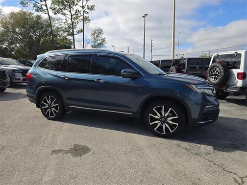 2022 Honda Pilot Touring 8-Passenger