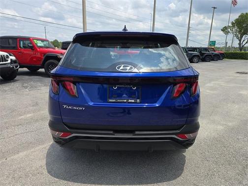 2023 Hyundai TUCSON SE