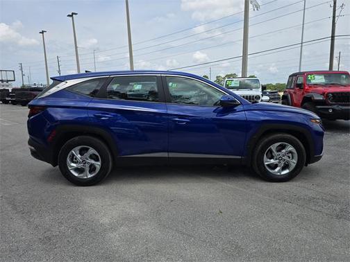 2023 Hyundai TUCSON SE