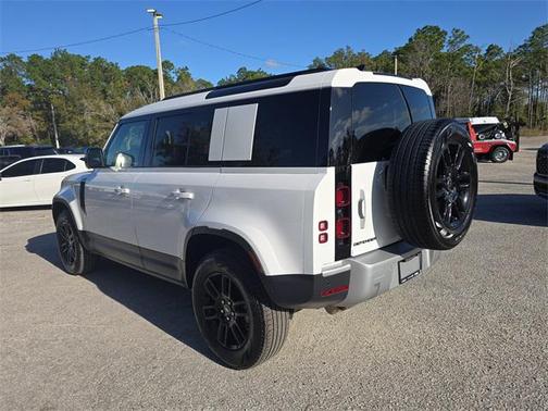 2025 Land Rover Defender 110 P300