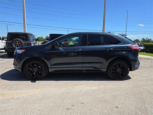 2022 Ford Edge SE