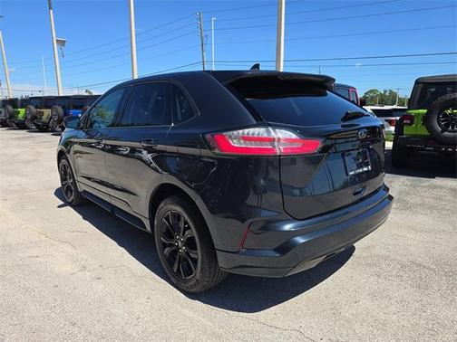 2022 Ford Edge SE