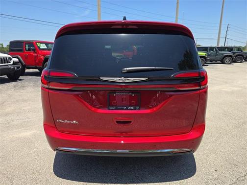 2025 Chrysler Pacifica L