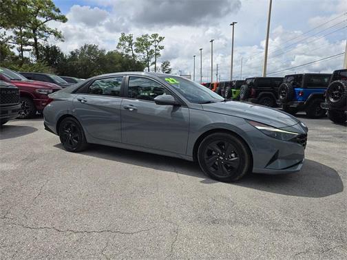 2022 Hyundai ELANTRA SEL