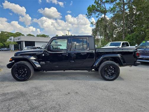 2023 Jeep Gladiator Overland