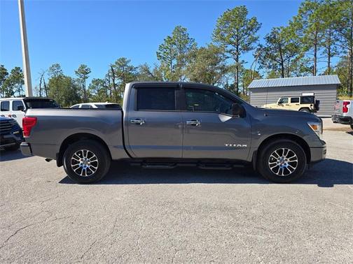 2021 Nissan Titan SV