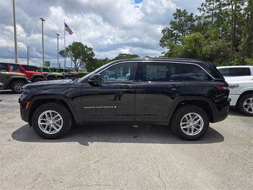 2025 Jeep Grand Cherokee Laredo