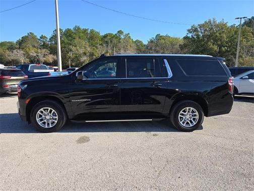 2024 Chevrolet Suburban LT