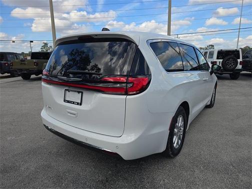2024 Chrysler Pacifica Touring