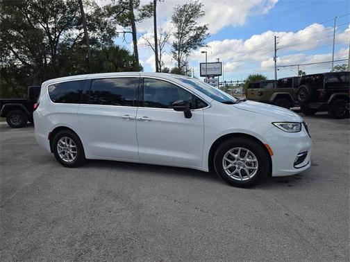 2024 Chrysler Pacifica Touring