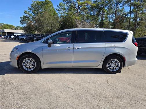 2023 Chrysler Voyager LX
