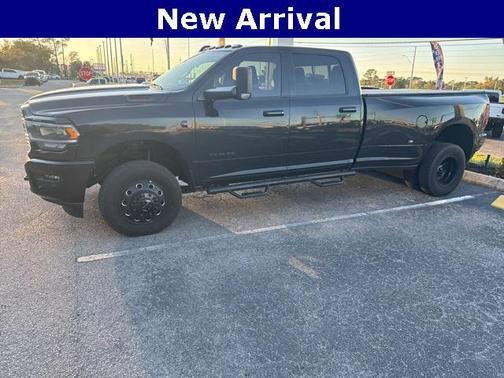 2020 RAM 3500 Big Horn Crew Cab 4x4 8' Box