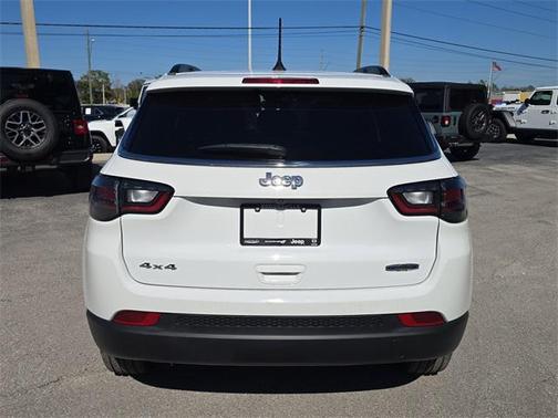 2023 Jeep Compass Latitude Lux