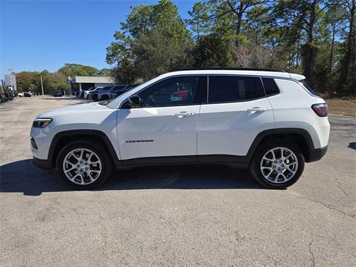 2023 Jeep Compass Latitude Lux