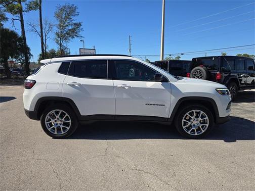 2023 Jeep Compass Latitude Lux