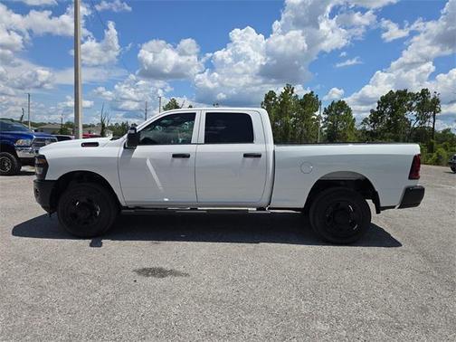 2025 RAM 3500 Tradesman Crew Cab 4x4 6'4' Box
