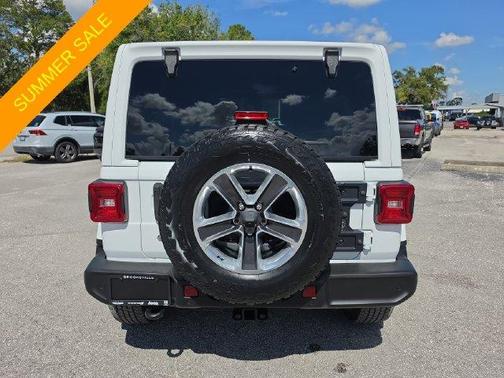 Bright White Clearcoat 2019 Jeep Wrangler Unlimited Sahara