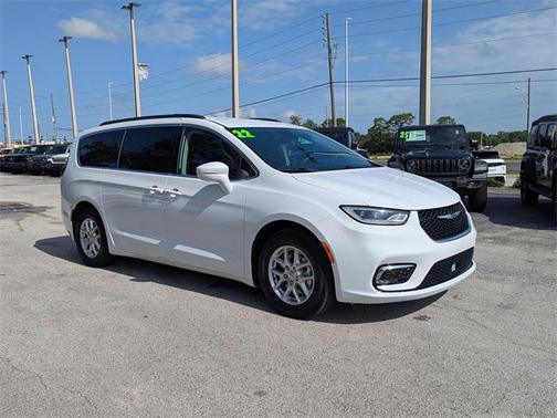 2022 Chrysler Pacifica Touring L