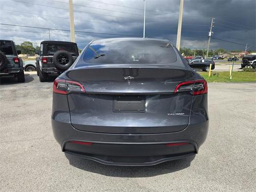 2022 Tesla Model Y Long Range Dual Motor All-Wheel Drive