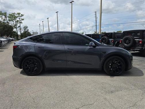2022 Tesla Model Y Long Range Dual Motor All-Wheel Drive