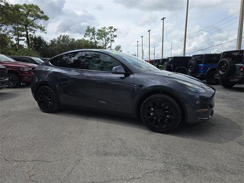 2022 Tesla Model Y Long Range Dual Motor All-Wheel Drive
