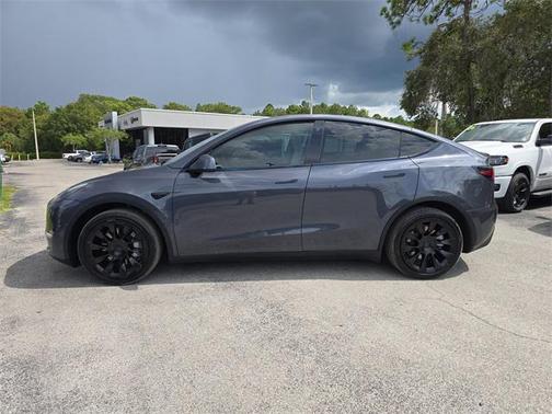 2022 Tesla Model Y Long Range Dual Motor All-Wheel Drive