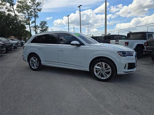 2022 Audi Q7 55 Premium Plus