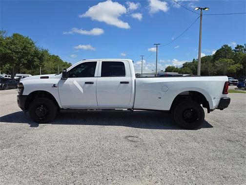 2025 RAM 3500 Tradesman Crew Cab 4x4 8' Box