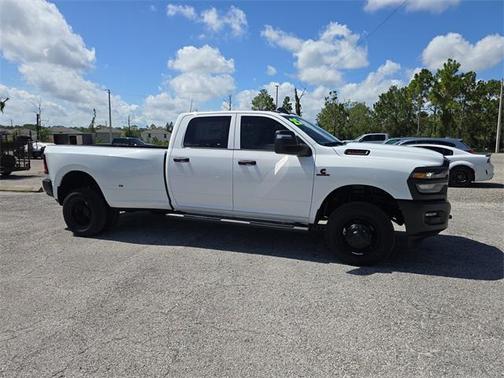 2025 RAM 3500 Tradesman Crew Cab 4x4 8' Box