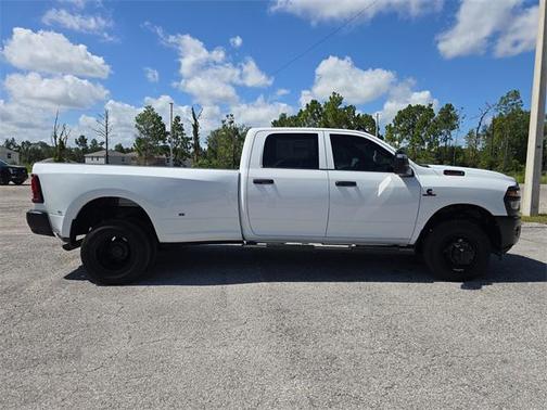 2025 RAM 3500 Tradesman Crew Cab 4x4 8' Box