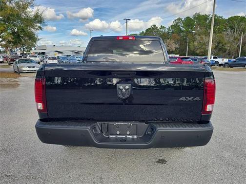 2024 RAM 1500 Classic Warlock Crew Cab 4x4 5'7' Box