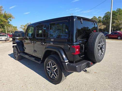 2026 Jeep Wrangler 4-Door Sahara 4x4