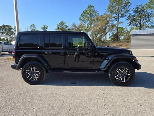 2026 Jeep Wrangler 4-Door Sahara 4x4