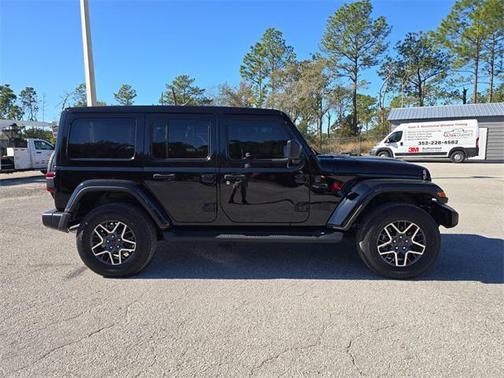 2025 Jeep Wrangler 4-Door Sahara 4x4