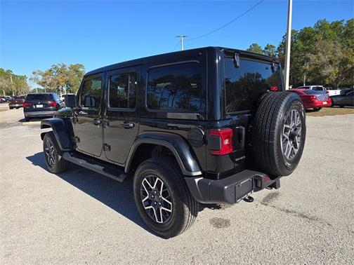 2025 Jeep Wrangler 4-Door Sahara 4x4